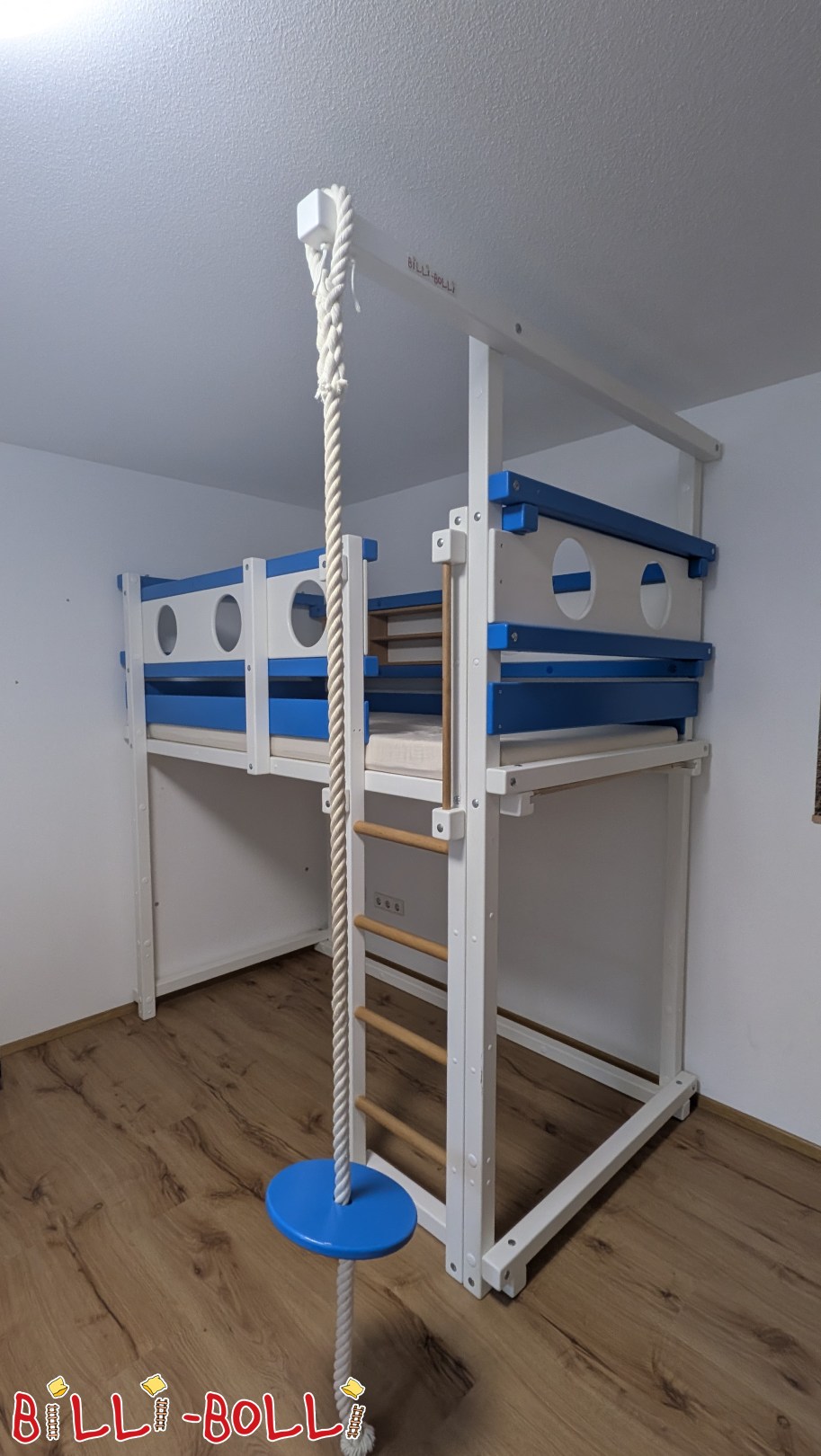 Inserat 5772: Hochbett mitwachsend weiß/blau 100x200 cm Hochbett mitwachsend weiß/blau 100x200 cm (Kategorie: Hochbett mitwachsend gebraucht)