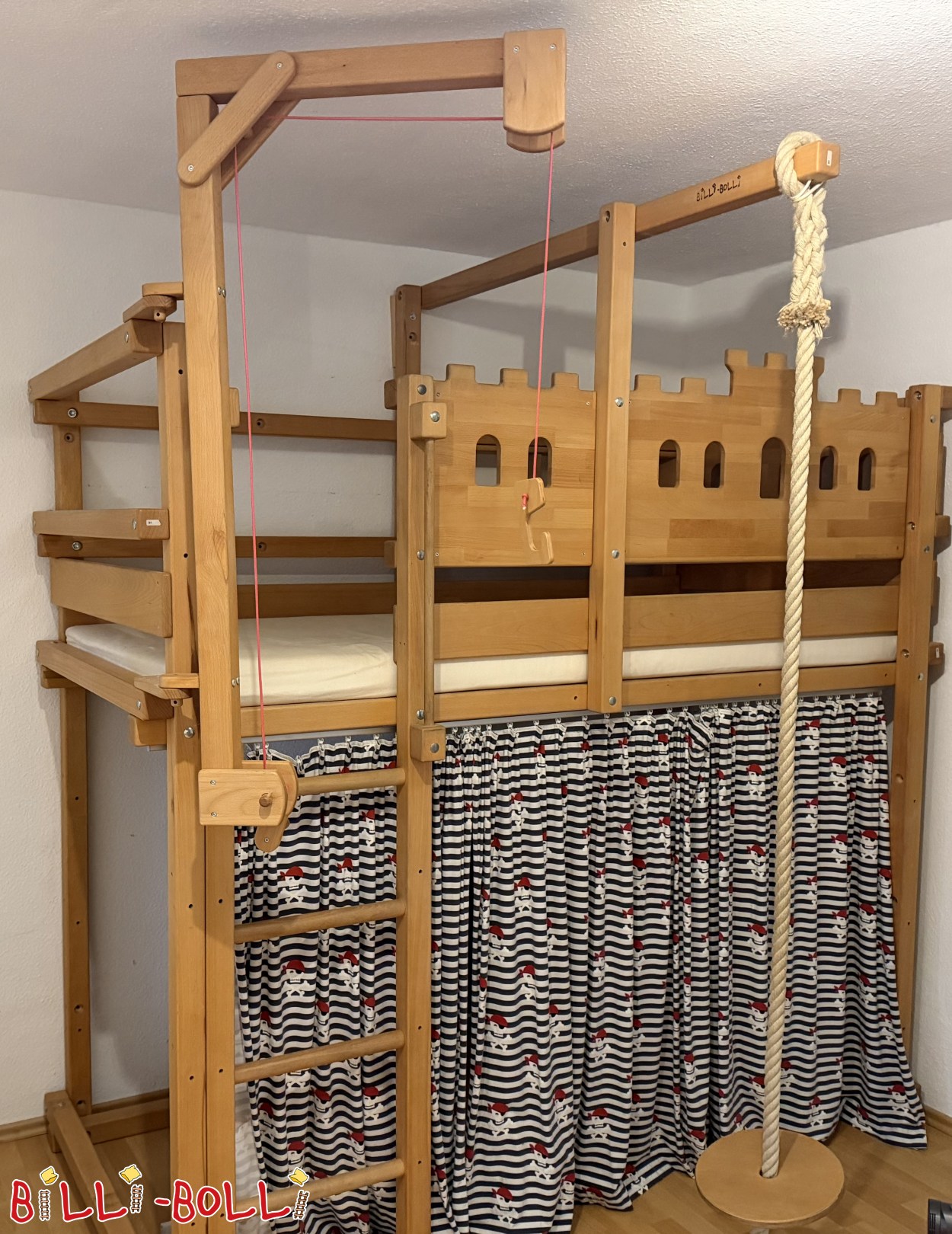 Inserat 5771: Mitwachsendes Hochbett 90 × 200, Buche, Ritterburg mit Zubehör Mitwachsendes Hochbett 90 × 200, Buche, Ritterburg mit Zubehör (Kategorie: Hochbett mitwachsend gebraucht)