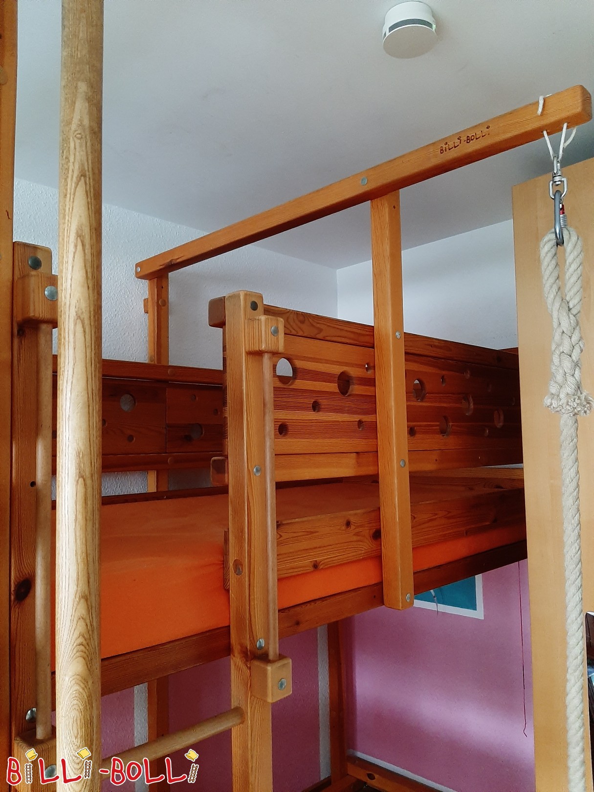 Inserat 5778: Miwachsendes Hochbett mit Mäusebrett 100x200 cm mit Kletterseil Miwachsendes Hochbett mit Mäusebrett 100x200 cm mit Kletterseil (Kategorie: Hochbett mitwachsend gebraucht)